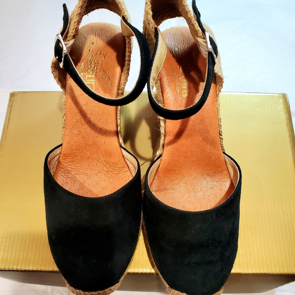 *NIB* Women's AZURA STRAPPY WEDGE SANDALS- SIZE 36M.